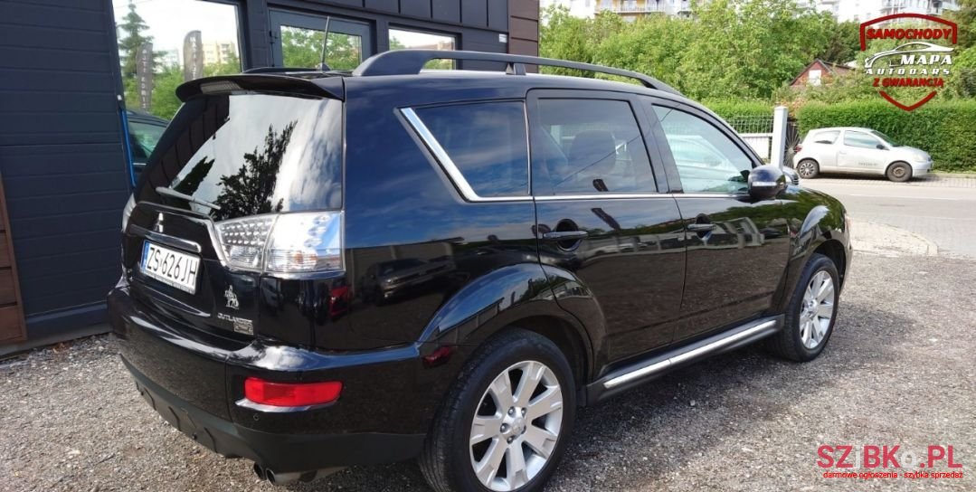 2011' Mitsubishi Outlander photo #2