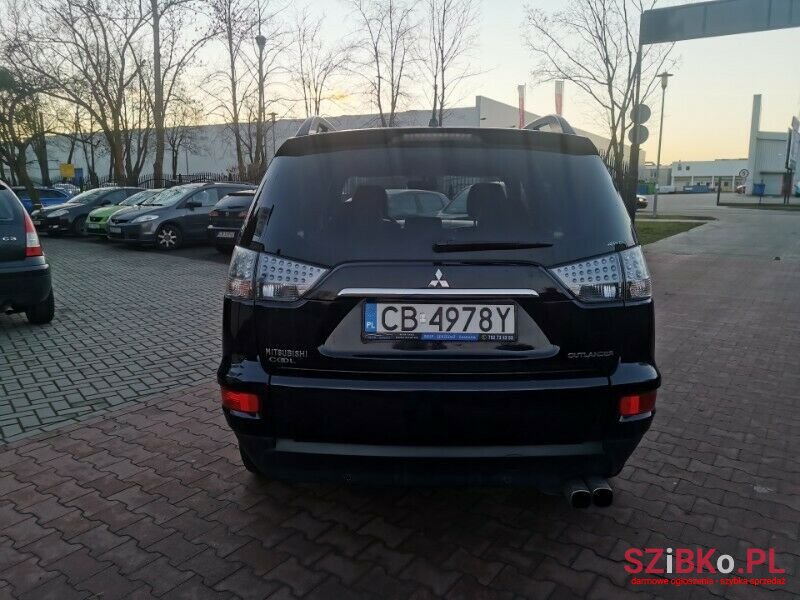 2011' Mitsubishi Outlander photo #6