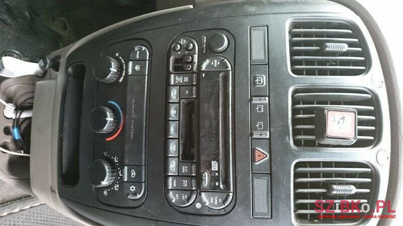 2002' Chrysler Grand Voyager photo #6