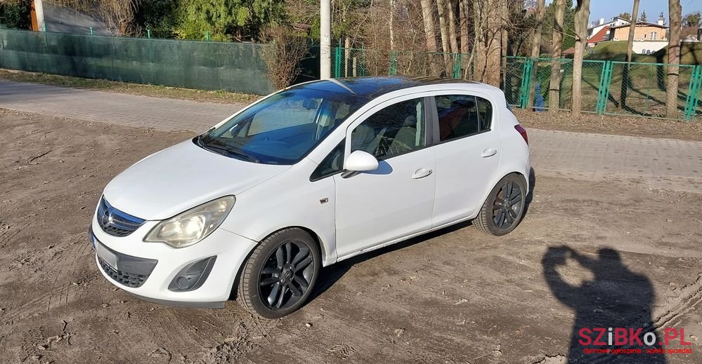 2011' Opel Corsa photo #2