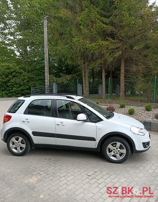 2012' Suzuki SX4 photo #4