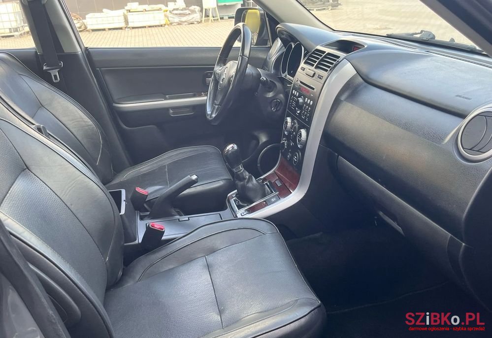 2009' Suzuki Grand Vitara 2.0 De Luxe photo #5