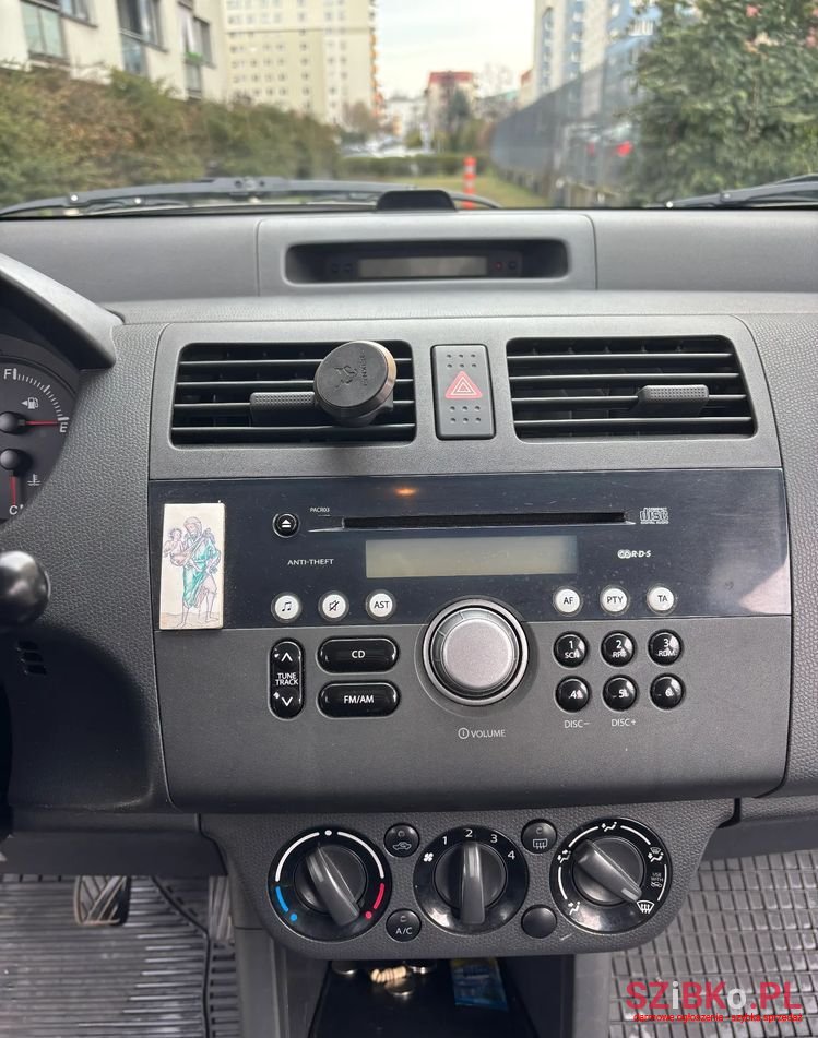 2006' Suzuki Swift 1.3 Club photo #5