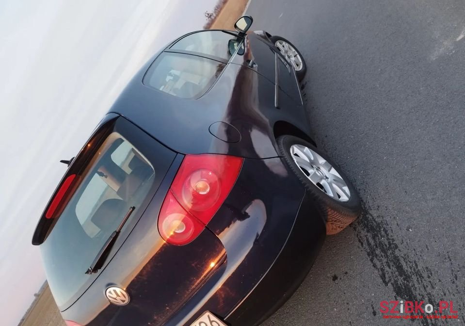 2005' Volkswagen Golf photo #4