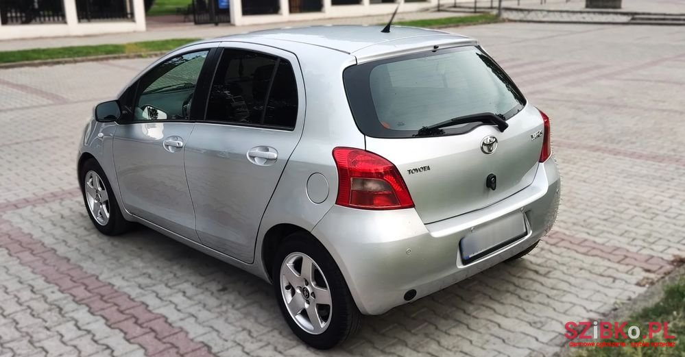 2006' Toyota Yaris 1.3 Terra Plus photo #3