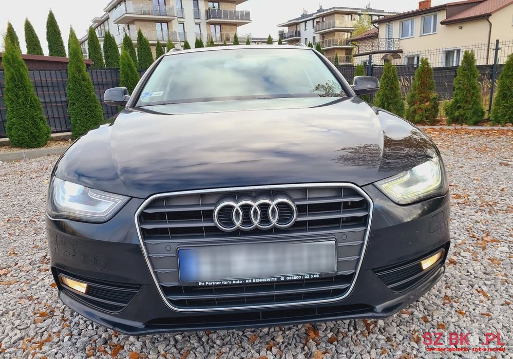 2012' Audi A4 Avant photo #2
