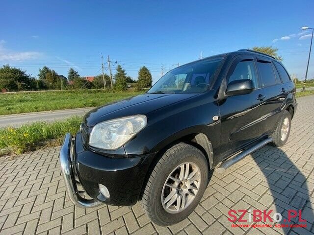 2004' Toyota RAV4 photo #1