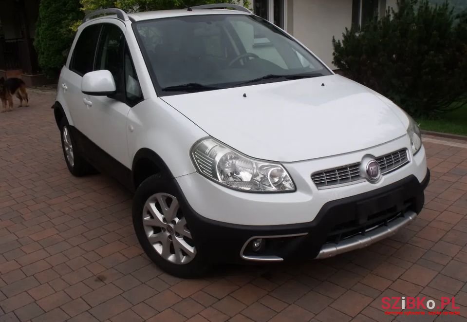 2011' Fiat Sedici photo #1