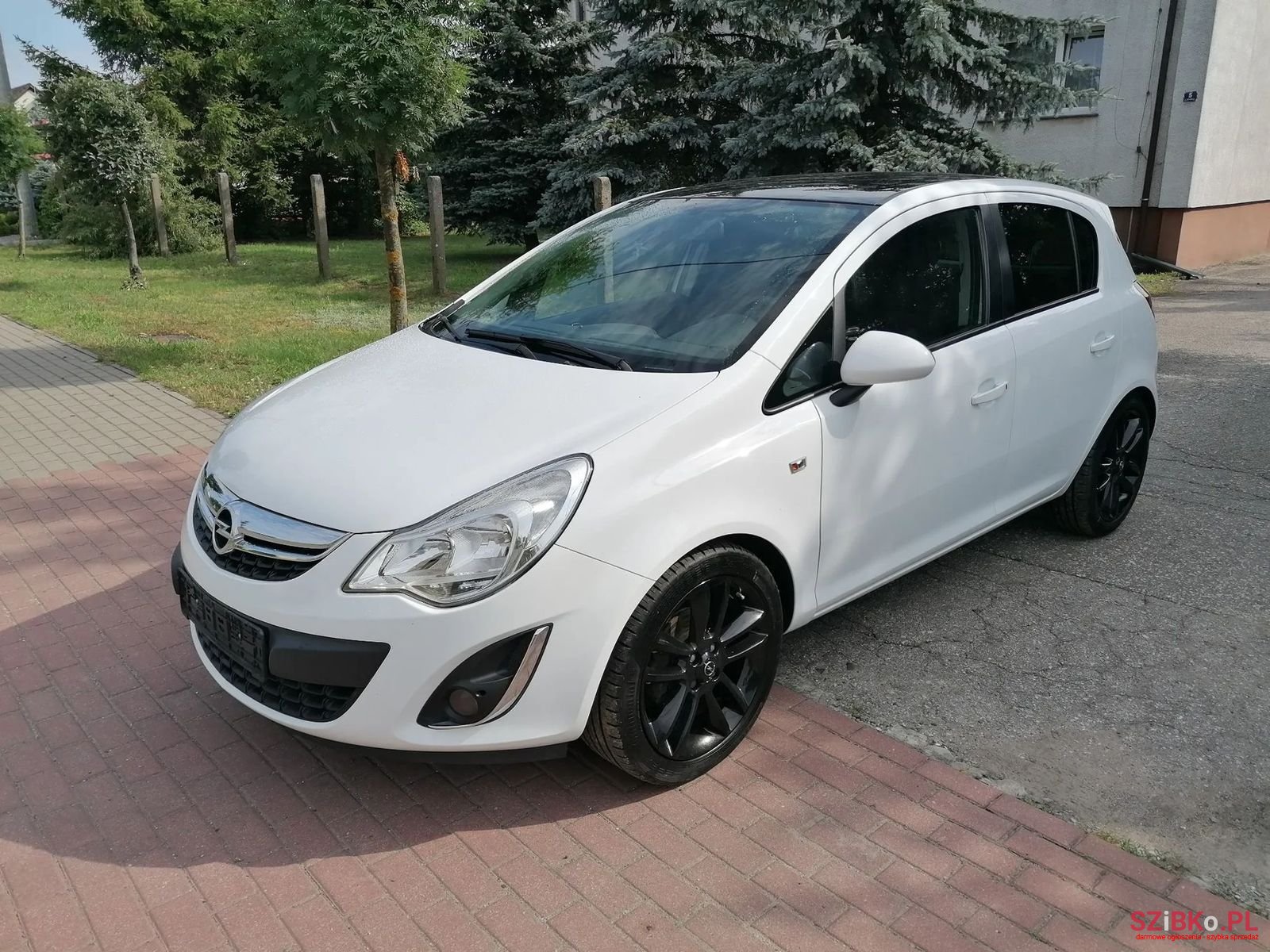 2012' Opel Corsa photo #2