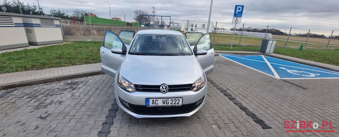 2011' Volkswagen Polo photo #2