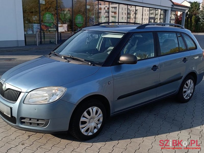 2009' Skoda Fabia Combi photo #2