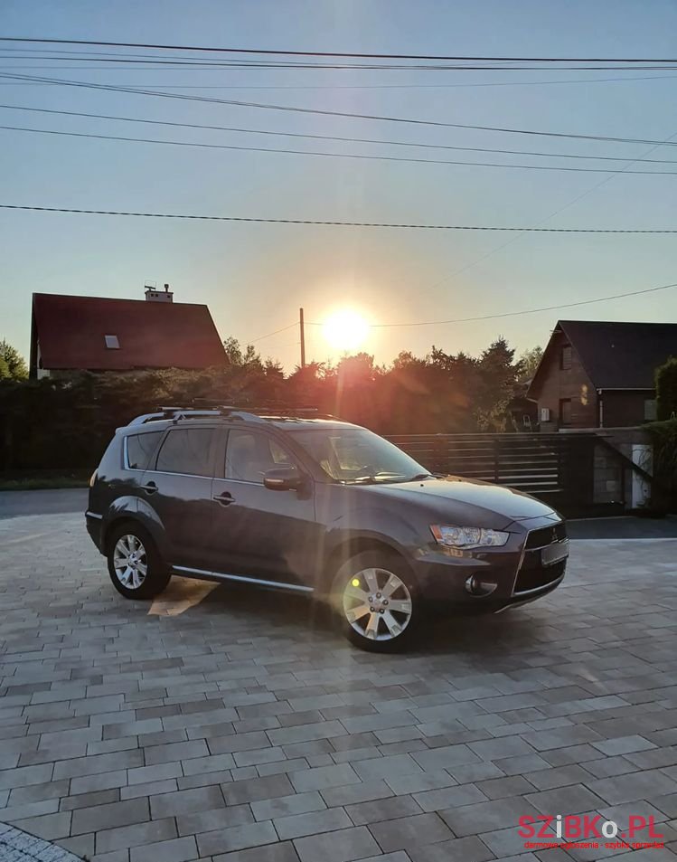 2010' Mitsubishi Outlander 2.0 Did Instyle photo #1