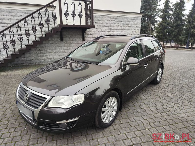 2009' Volkswagen Passat photo #2