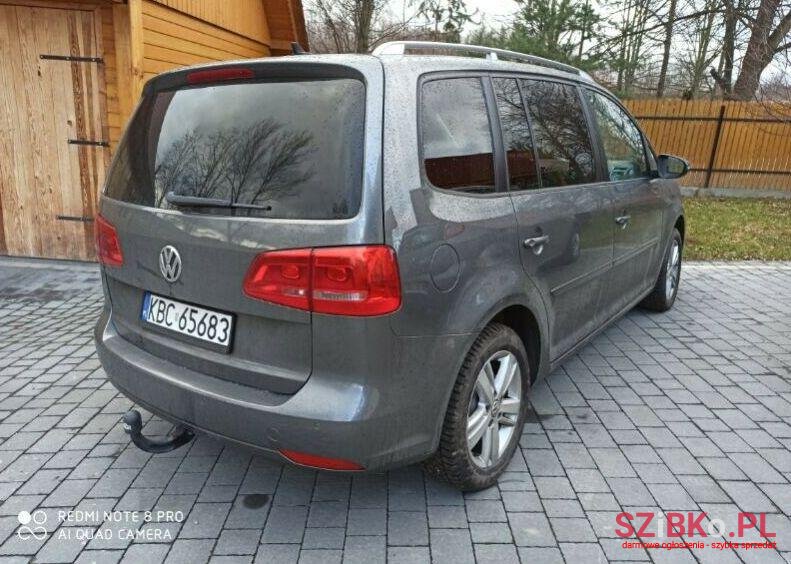 2011' Volkswagen Touran photo #2