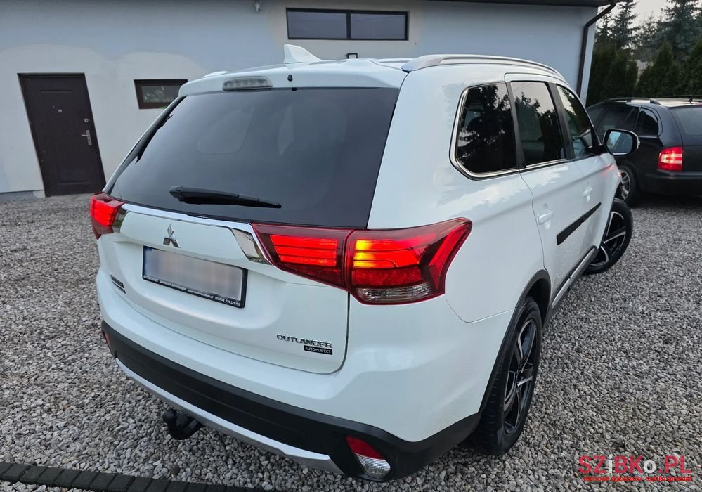 2017' Mitsubishi Outlander photo #5