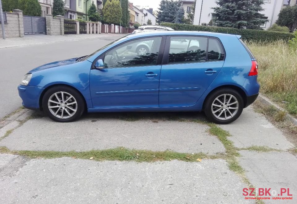 2004' Volkswagen Golf photo #6