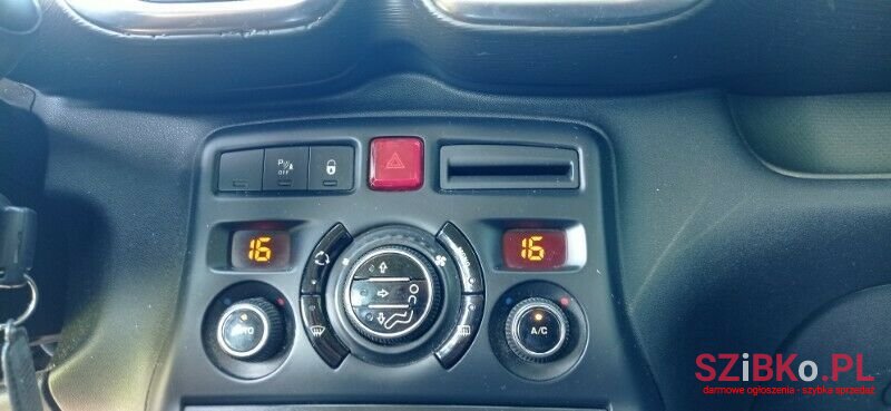 2011' Citroen C3 Picasso photo #3