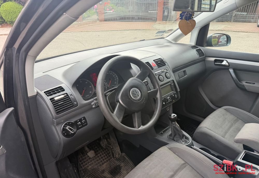 2006' Volkswagen Touran photo #5