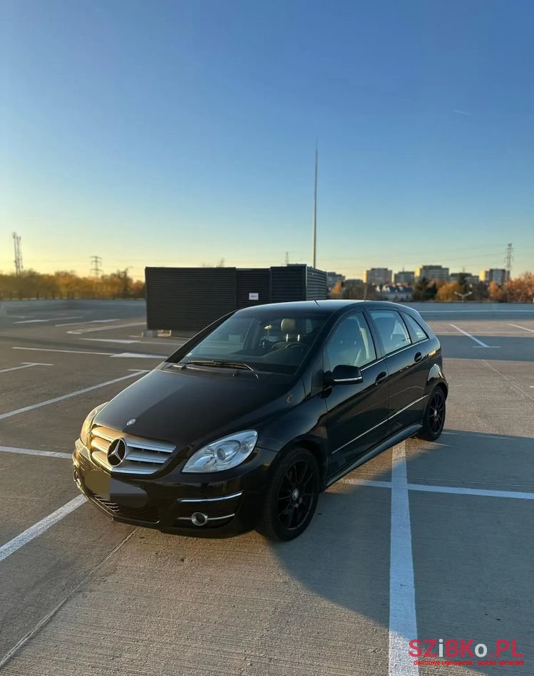 2011' Mercedes-Benz B-Class 180 Cdi photo #2