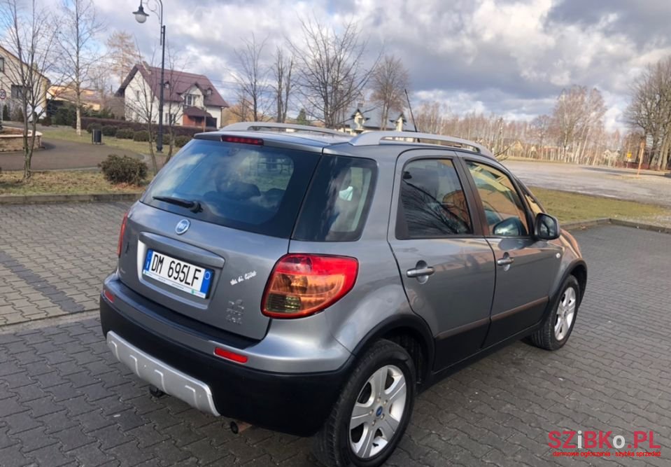 2008' Fiat Sedici photo #2