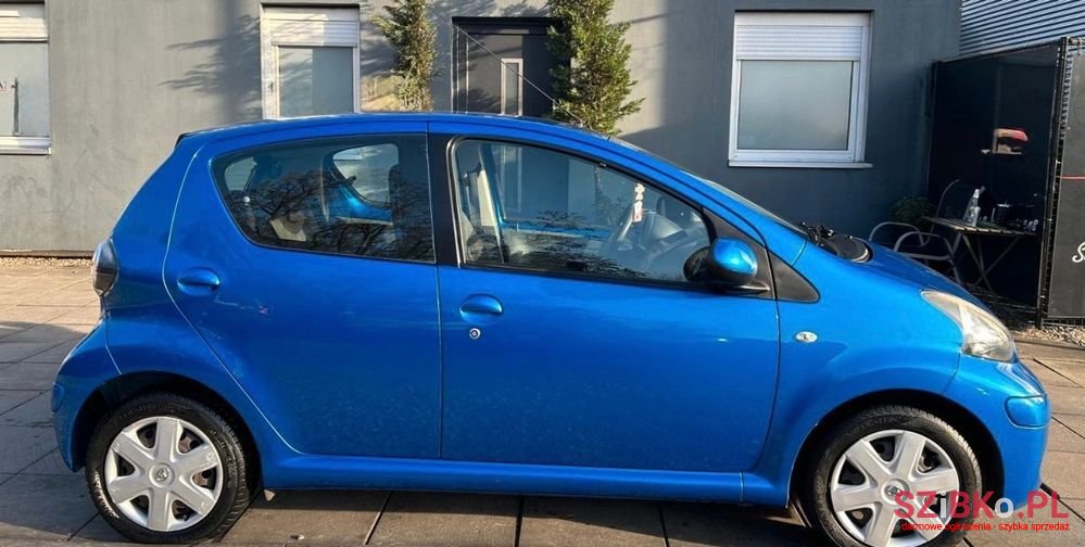 2010' Toyota Aygo Coolblue photo #3