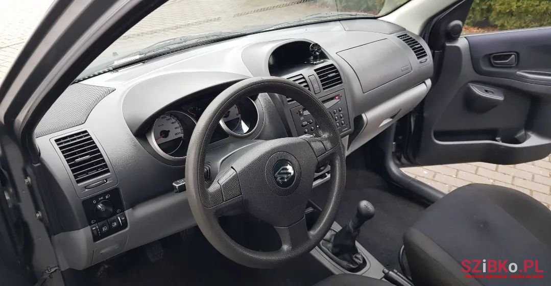 2005' Suzuki Ignis photo #5