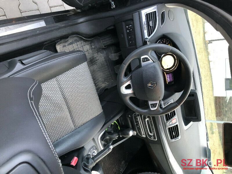 2010' Renault Megane photo #5