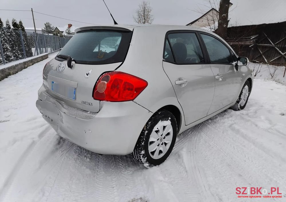 2009' Toyota Auris photo #5