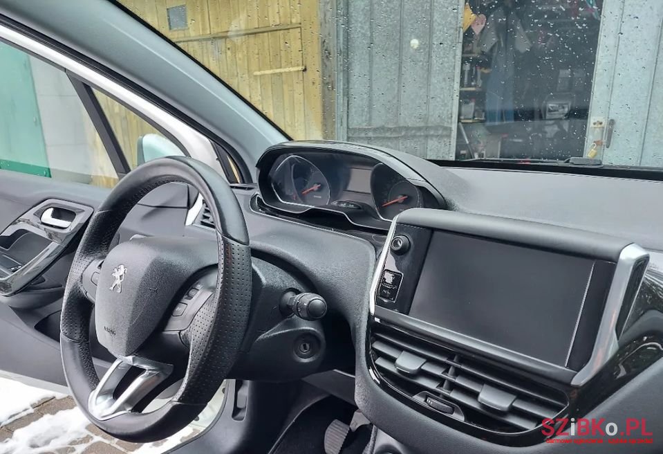 2013' Peugeot 208 photo #1