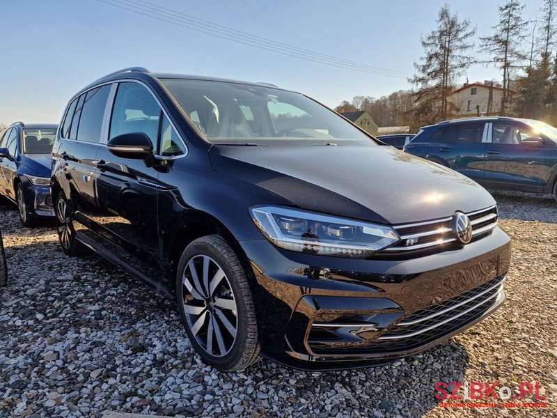 2024' Volkswagen Touran photo #2