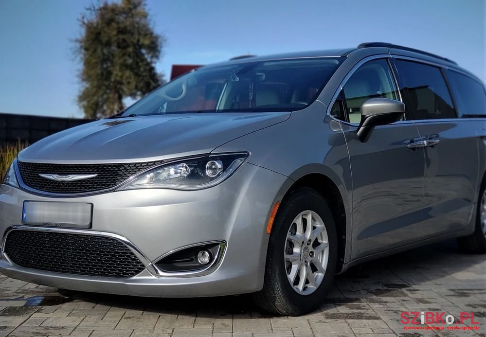 2017' Chrysler Pacifica photo #1