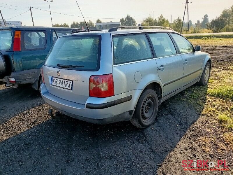 2001' Volkswagen Passat photo #4
