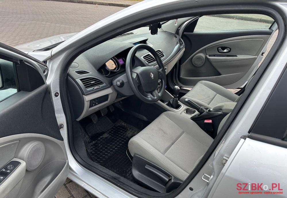 2010' Renault Megane photo #6