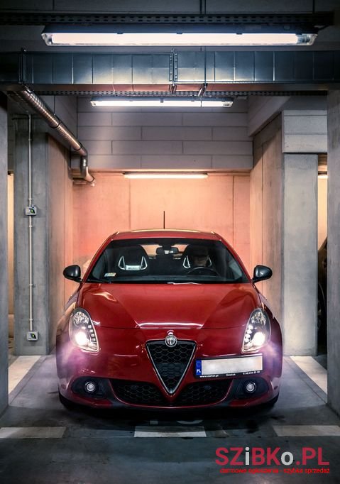 2016' Alfa Romeo Giulietta photo #2