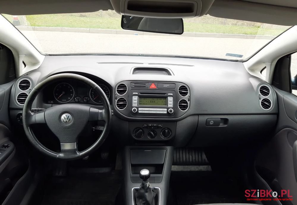 2007' Volkswagen Golf Plus 1.6 Tour photo #5