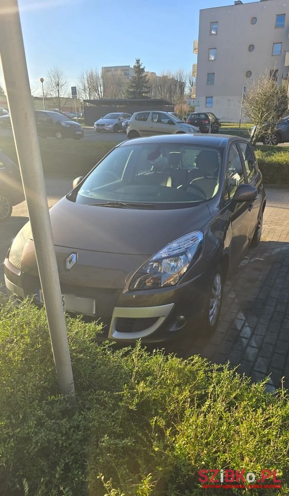 2010' Renault Scenic photo #1