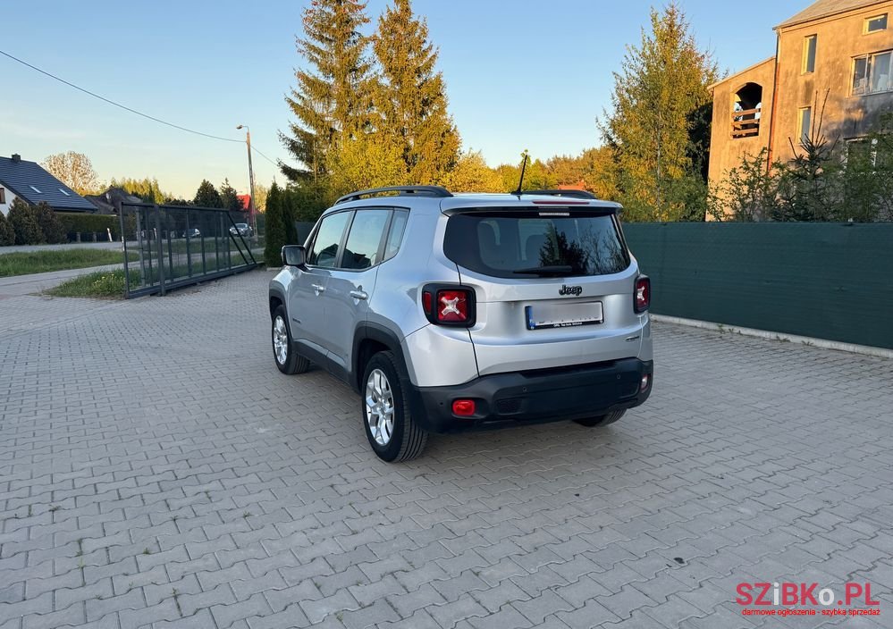 2016' Jeep Renegade photo #4