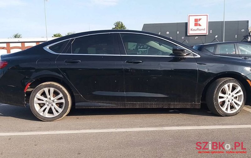 2017' Chrysler 200 photo #5