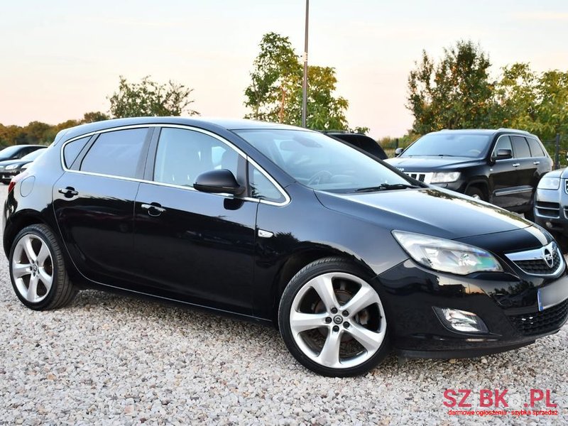 2010' Opel Astra 1.6 Sport photo #5