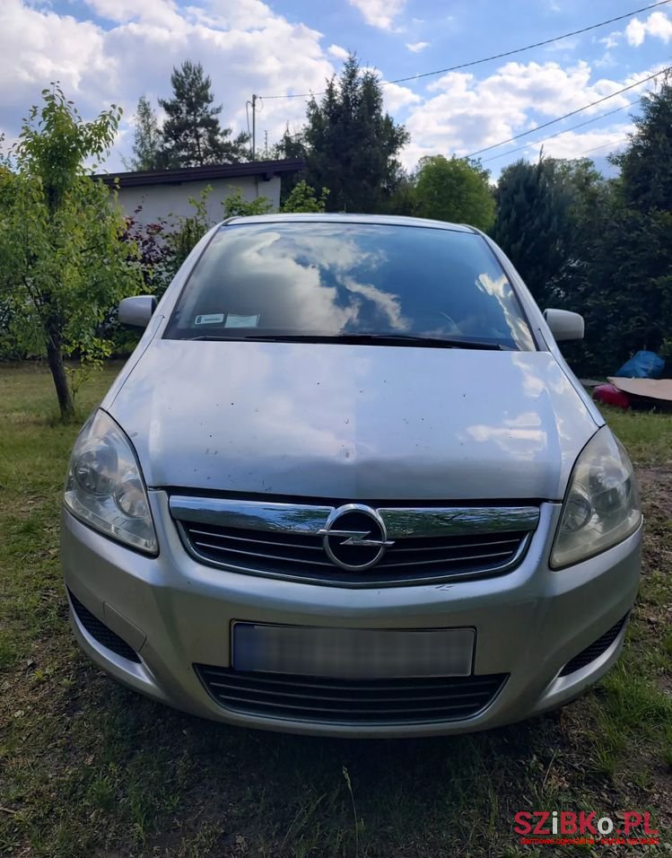2010' Opel Zafira photo #2