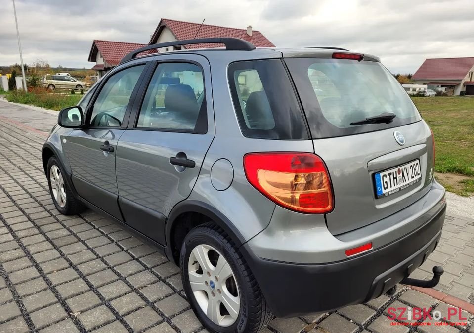 2008' Fiat Sedici photo #4