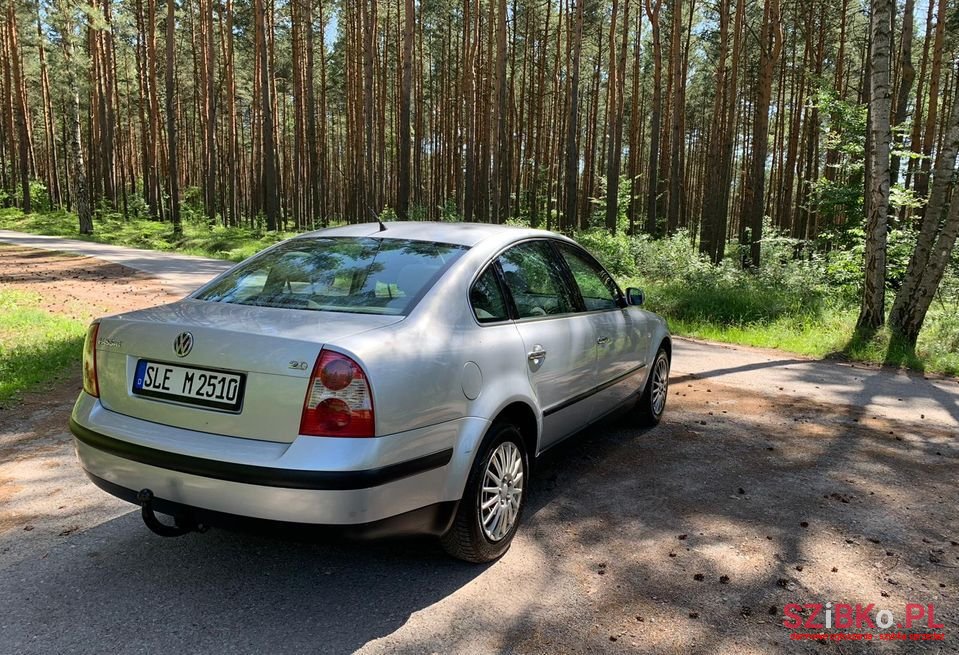 2002' Volkswagen Passat photo #2