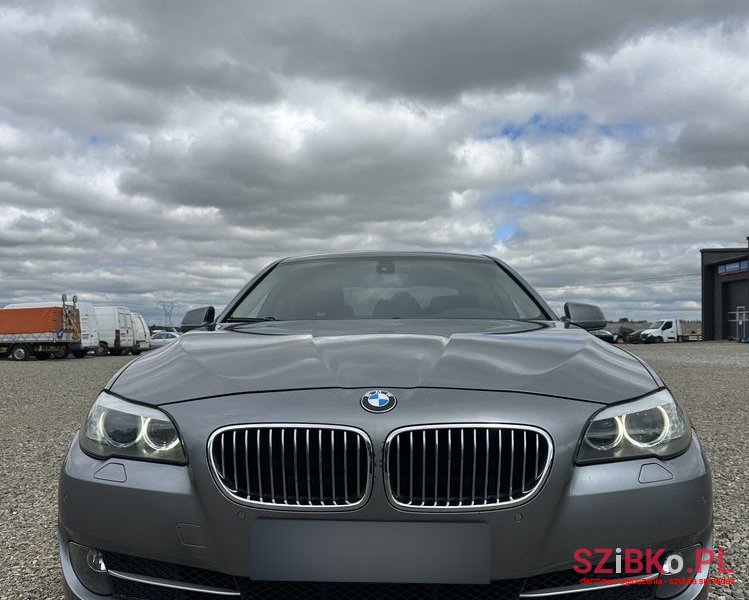 2011' BMW 5 Series photo #4