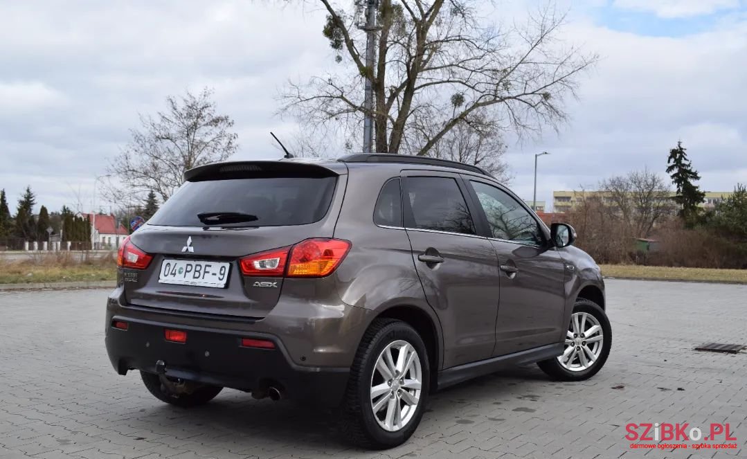 2011' Mitsubishi ASX photo #2