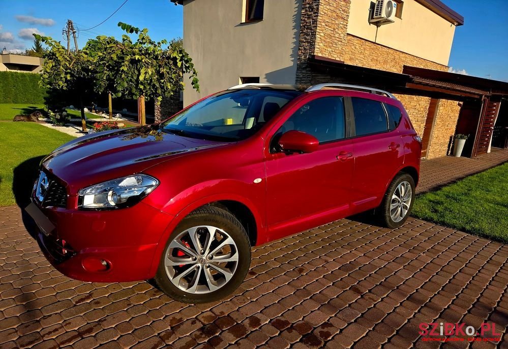 2013' Nissan Qashqai 2.0 4 X 4 Tekna photo #2