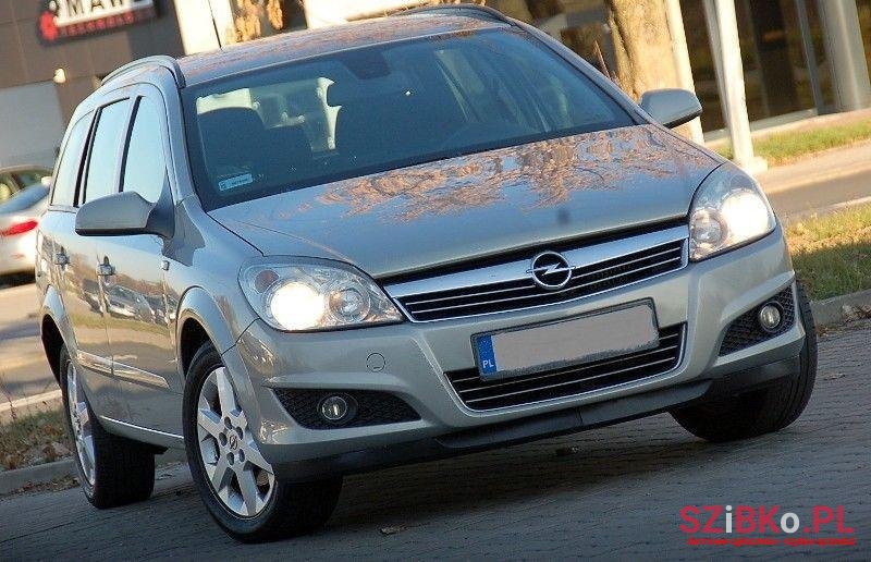 2008' Opel Astra photo #1