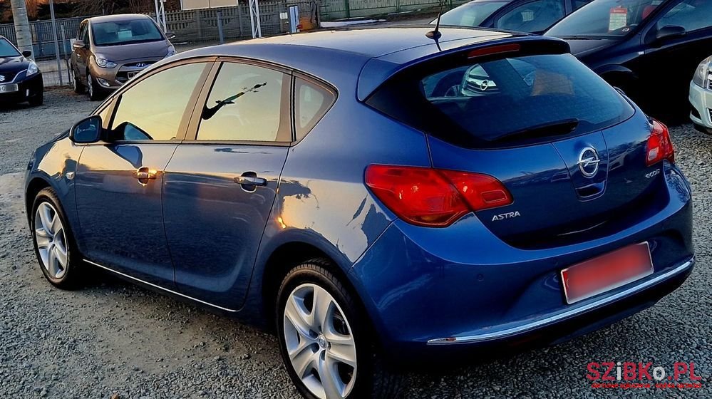 2014' Opel Astra photo #3