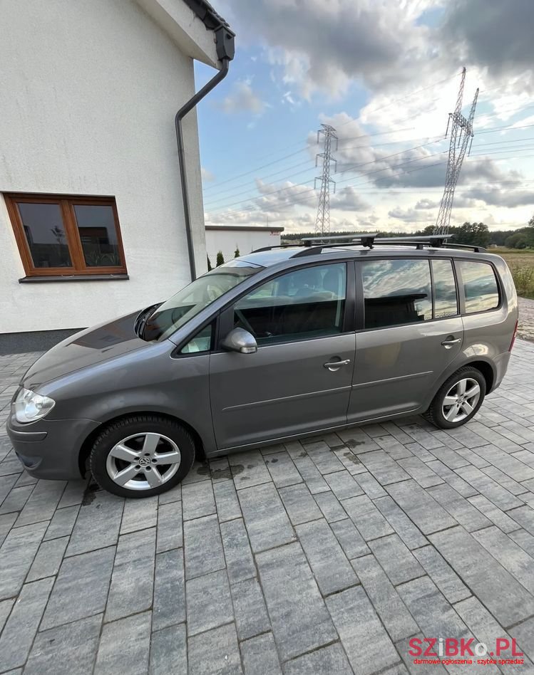 2007' Volkswagen Touran photo #3
