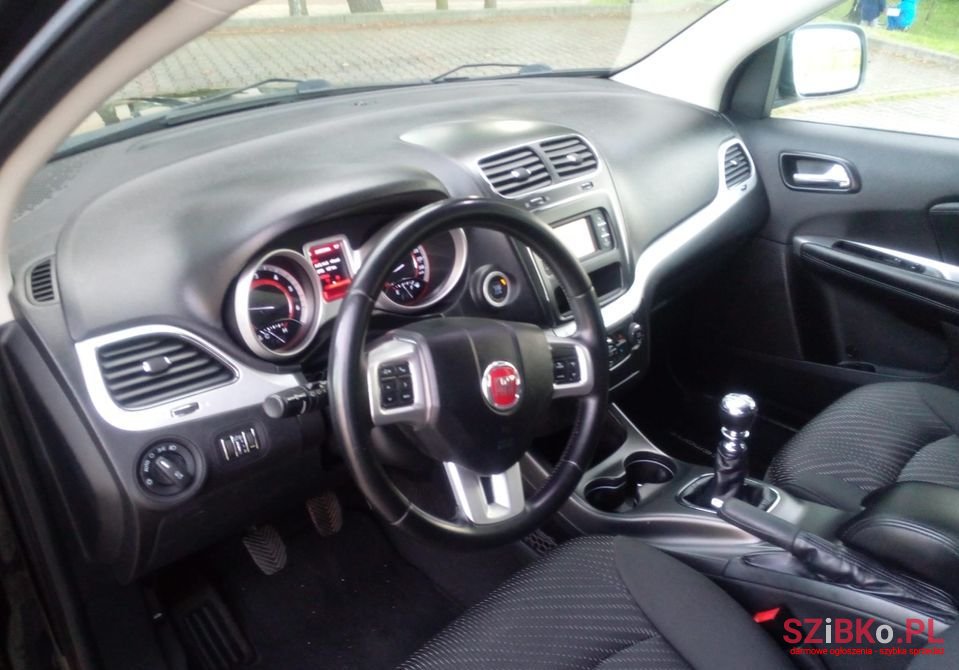 2012' Fiat Freemont photo #4