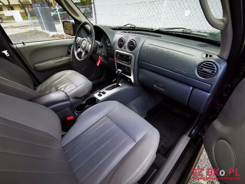 2006' Jeep Cherokee photo #3